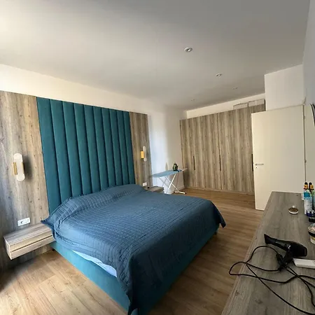 Apartment Four C 110-b Gc *